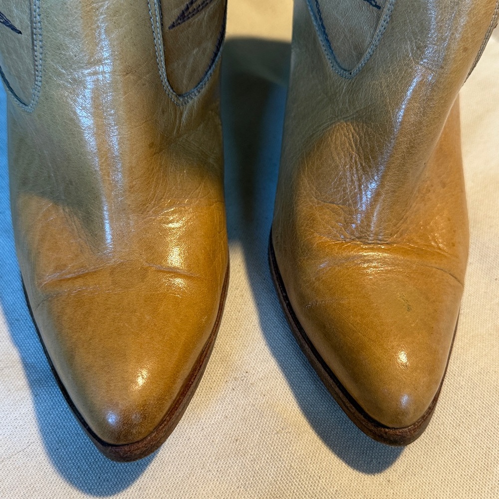 VINTAGE Western Style Camel Leather Cowboy / Cowgirl Boots Brown Stitching sz 8 - Picture 6 of 11